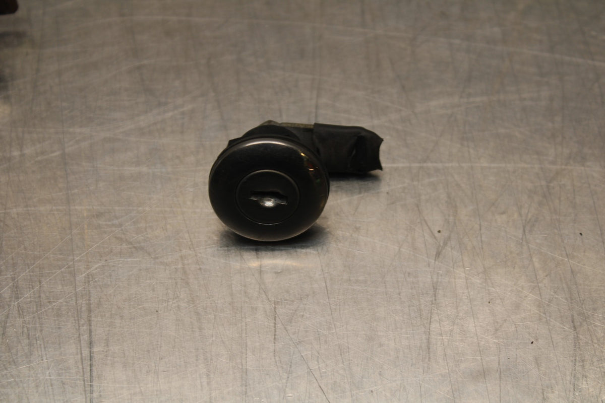 2006 Suzuki Boulevard C90 IGNITION LOCK KEY SET W/ GAS CAP AND SEAT LOCKBB849