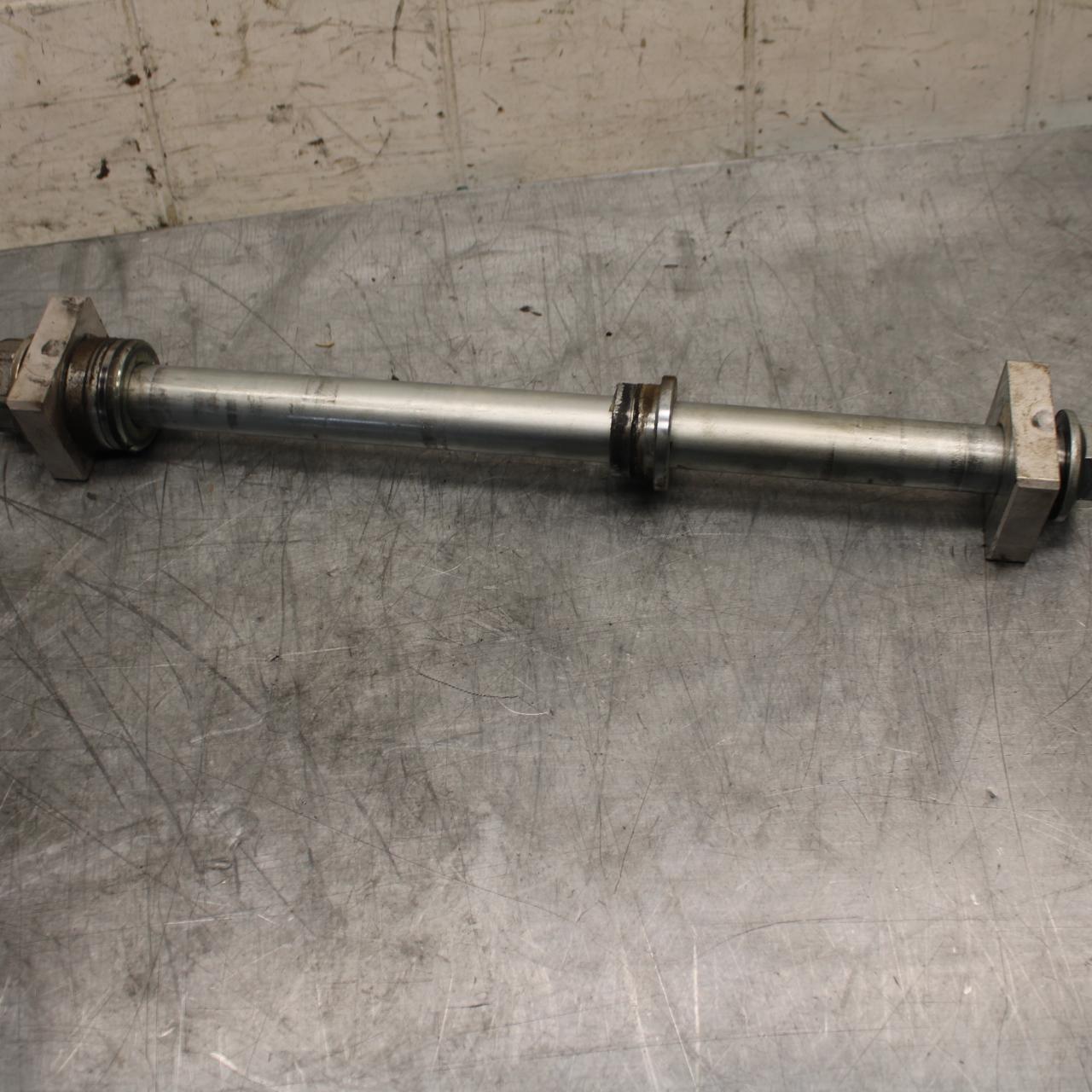 15-17 KAWASAKI EX 650 NINJA EX650 ABS REAR AXLE BACK WHEEL RIM BOLT AXEL BB494