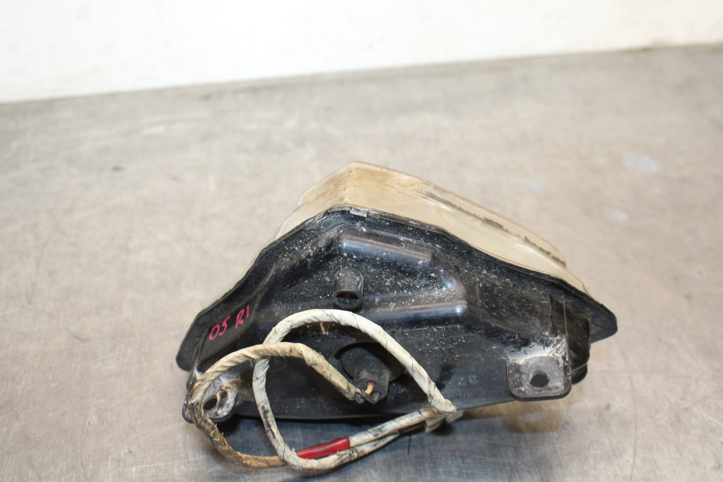 04-05 YAMAHA YZF R1 REAR TAIL TAILLIGHT BACK BRAKE LIGHT BB131