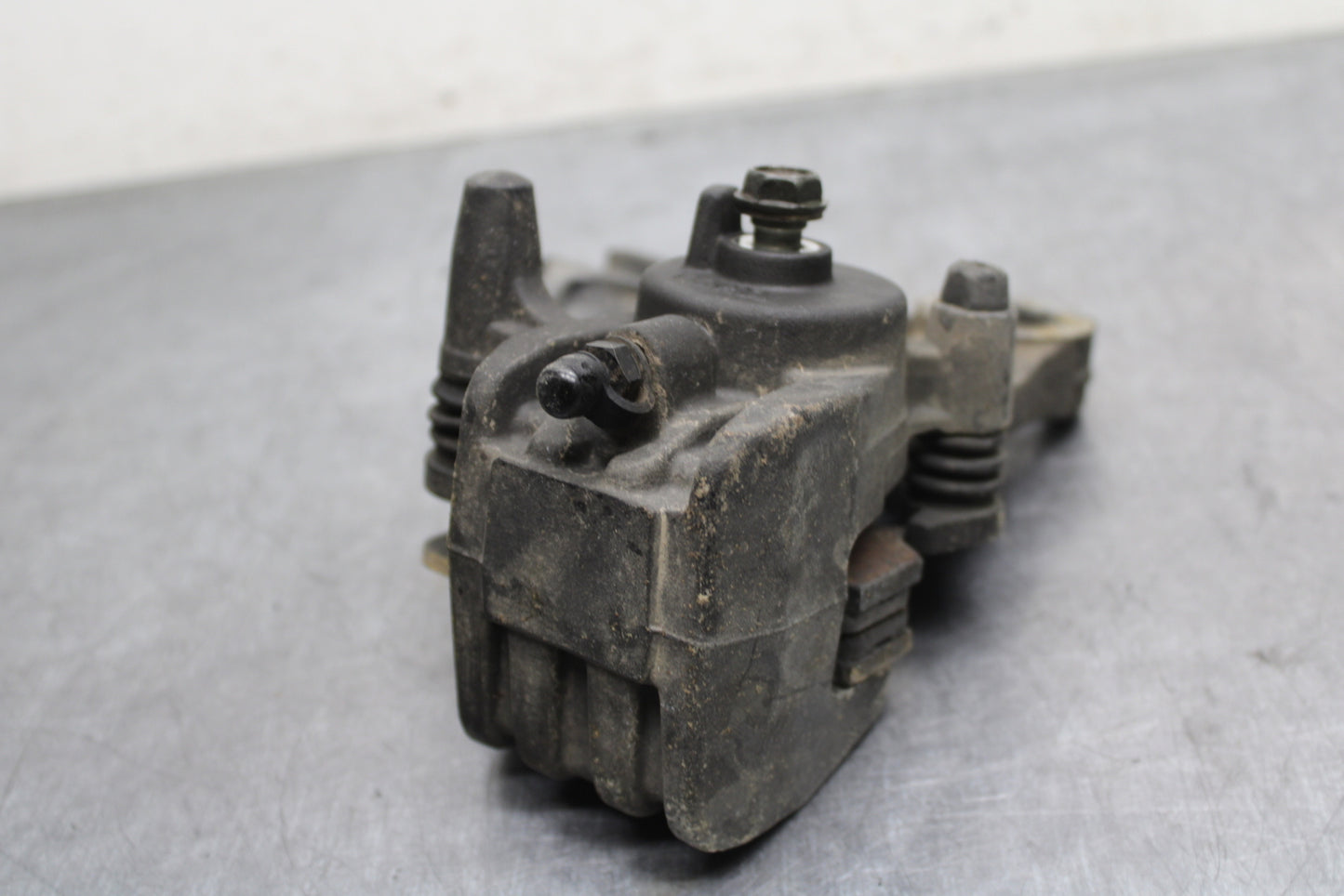 07-09 KAWASAKI VERSYS 650 REAR BACK BRAKE CALIPER W MOUNT BRACKET BB125