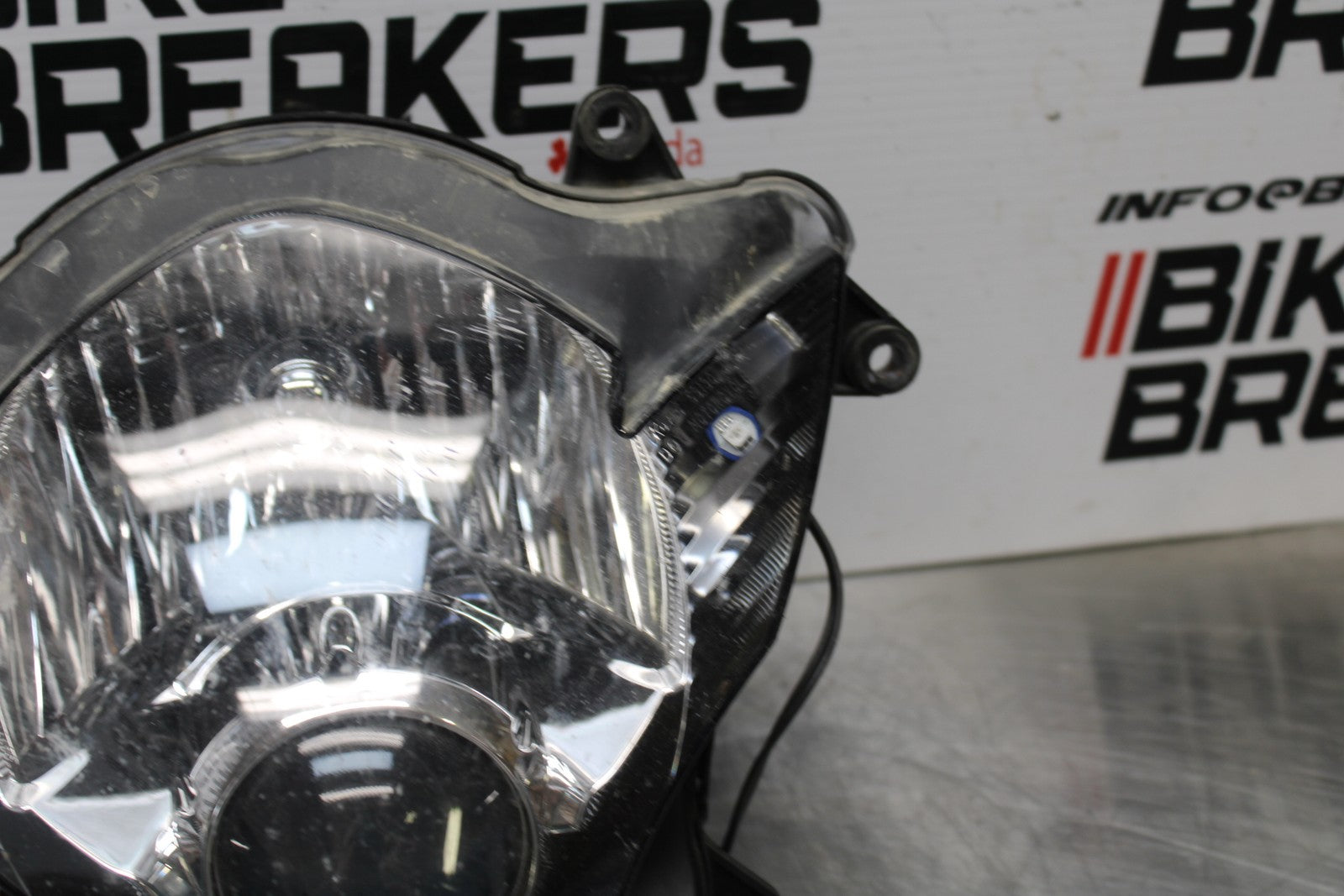 06-07 SUZUKI GSXR 600 FRONT HEADLIGHT HEAD LIGHT LAMP BB178
