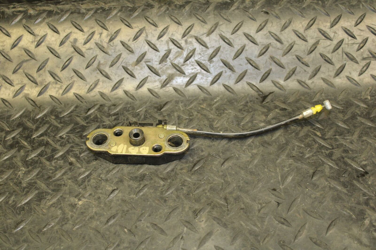 05-06 SUZUKI KATANA 750 GSX750F REAR PASSENGER SEAT LATCH LOCK ASSEMBLY bb166