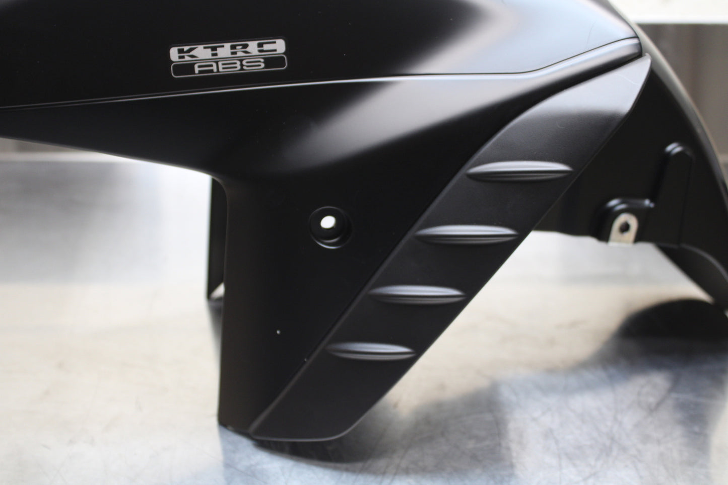 23-24 KAWASAKI NINJA ZX14R FRONT WHEEL FENDER COWL FAIRING BB141