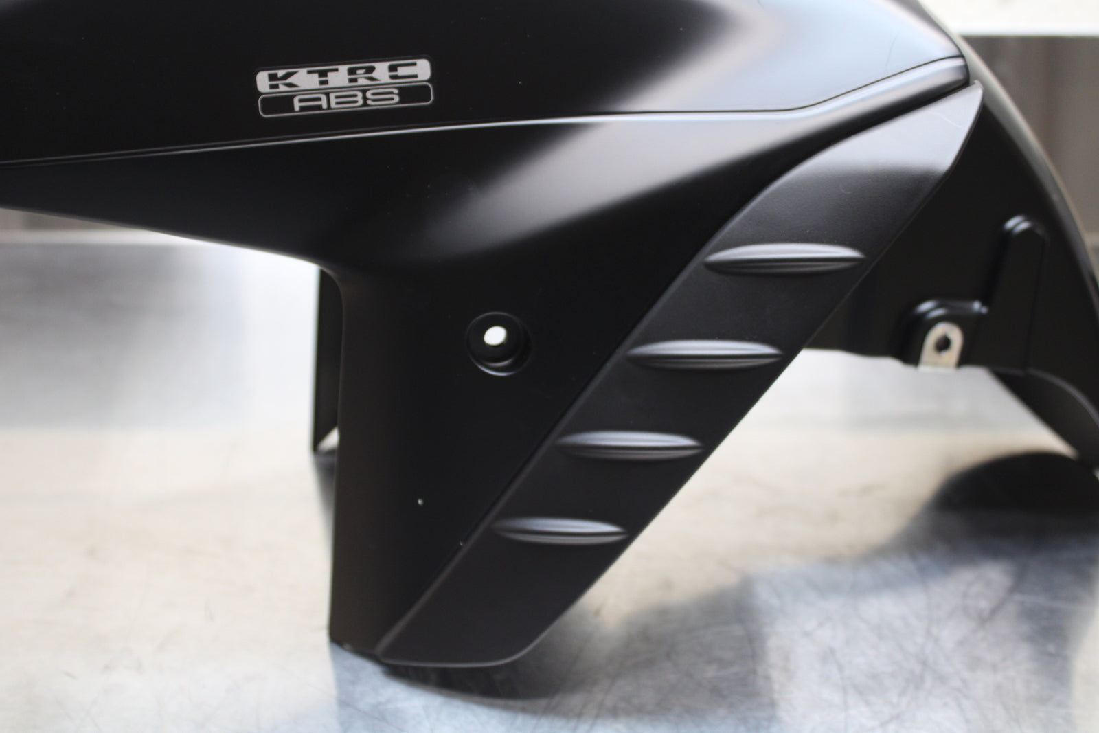 23-24 KAWASAKI NINJA ZX14R FRONT WHEEL FENDER COWL FAIRING BB141