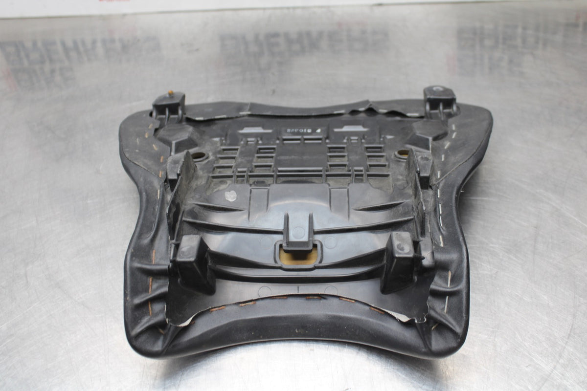 18 YAMAHA YZF R1  FRONT DRIVERS SEAT PAD SADDLE PILLION BB838