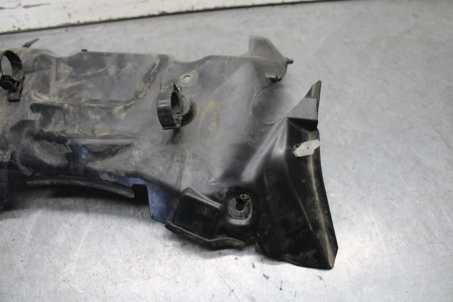 13-18 KAWASAKI NINJA ZX6R LOWER FRONT UPPER INNER HEADLIGHT COWL FAIRING  BB666