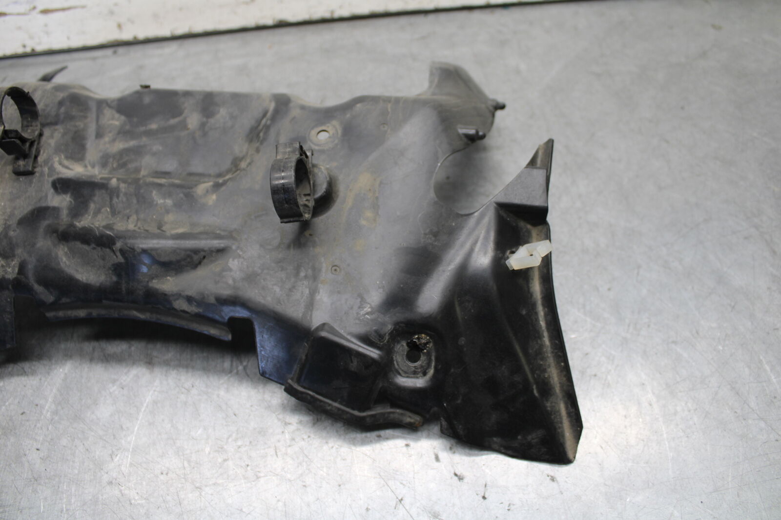 13-18 KAWASAKI NINJA ZX6R LOWER FRONT UPPER INNER HEADLIGHT COWL FAIRING  BB666