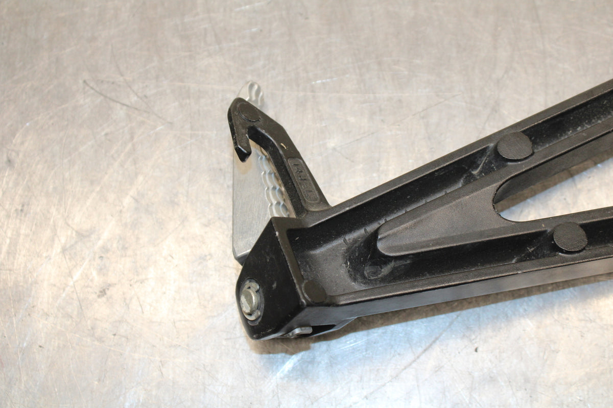 11-17 SUZUKI GSXR600 RIGHT REAR BACK PASSENGER PEG BB132