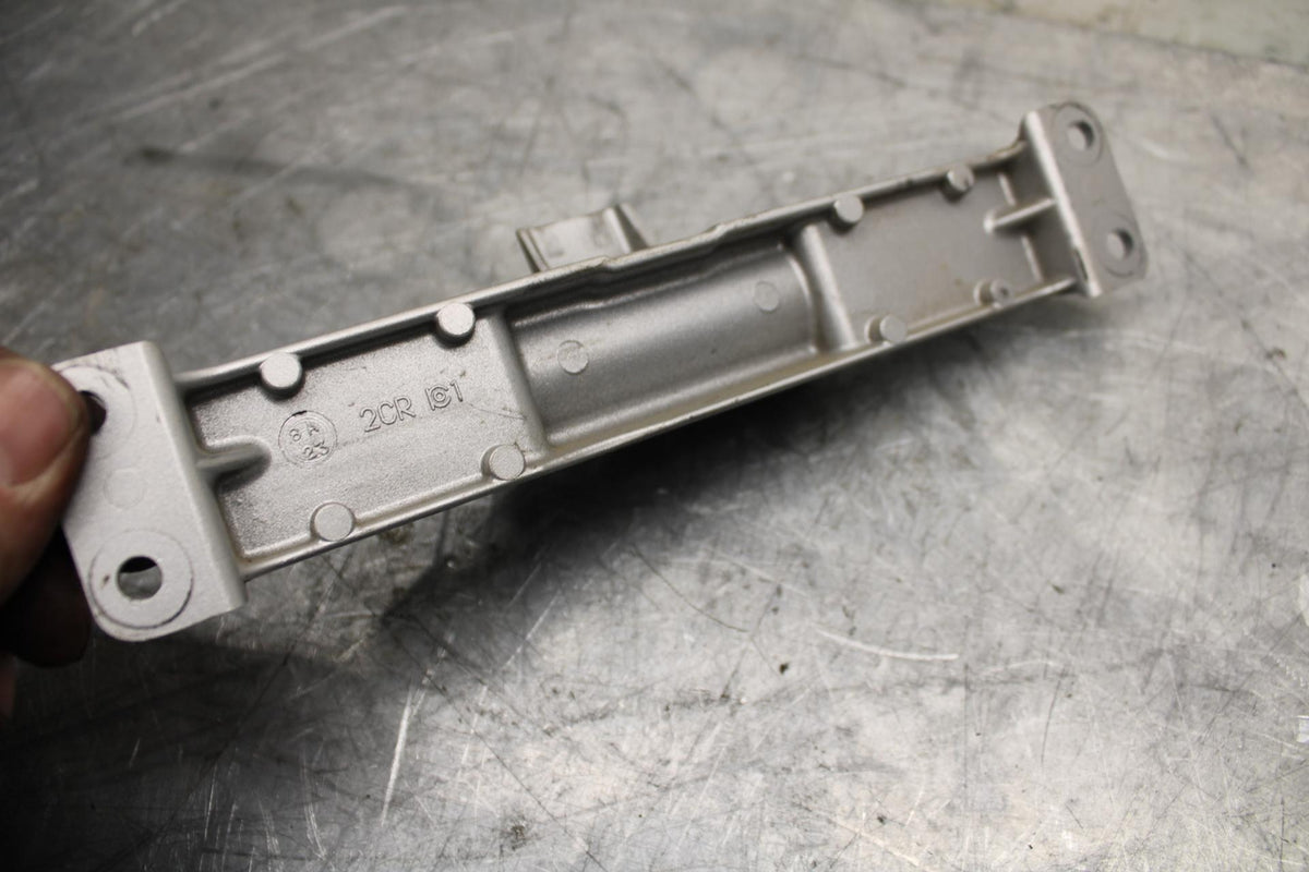 18 YAMAHA YZF R1  GAS TANK FUEL CELL PETROL RESERVOIR BRACKET MOUNT BB473