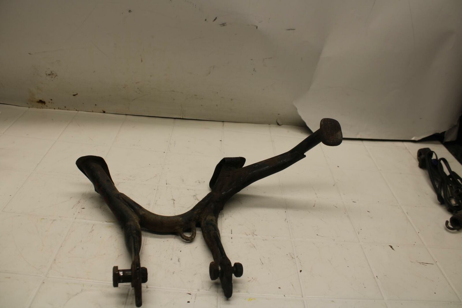 91-96 YAMAHA FJ1200A ABS CENTER MAIN STAND BB07