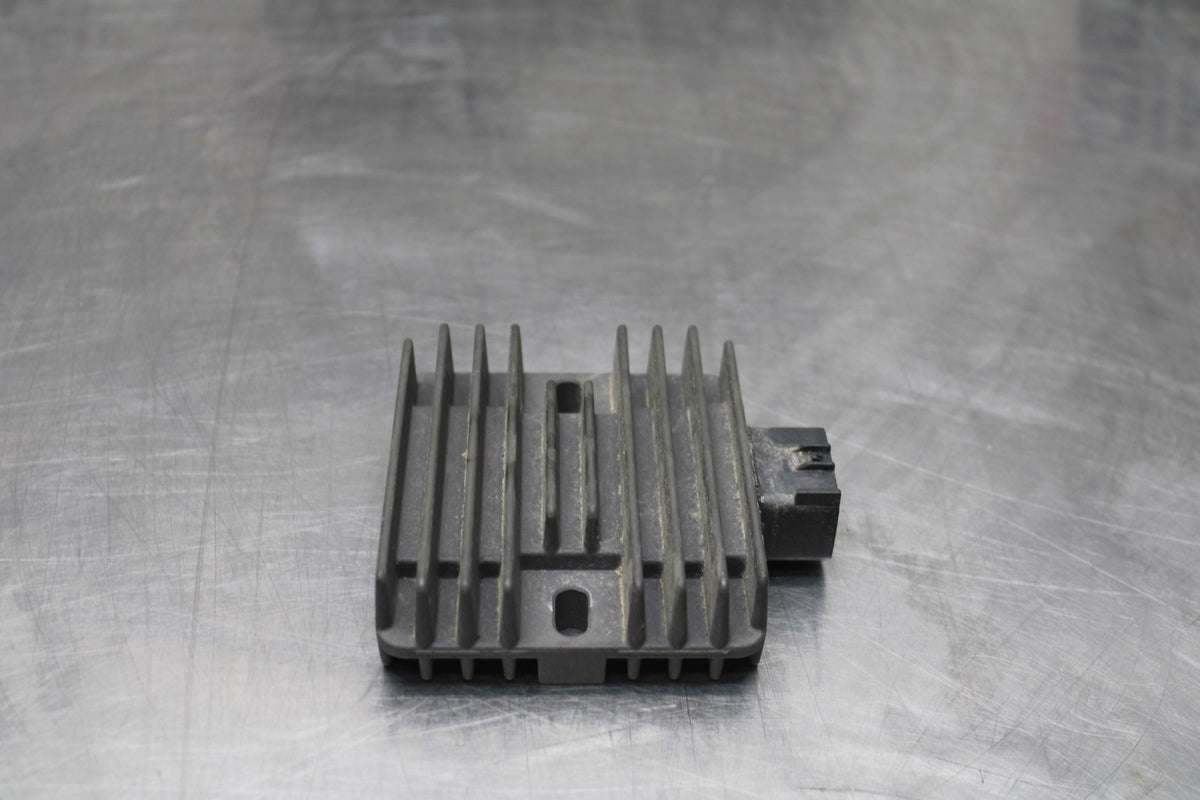 08-16 YAMAHA YZF R6 RECTIFIER VOLTAGE REGULATOR BB856