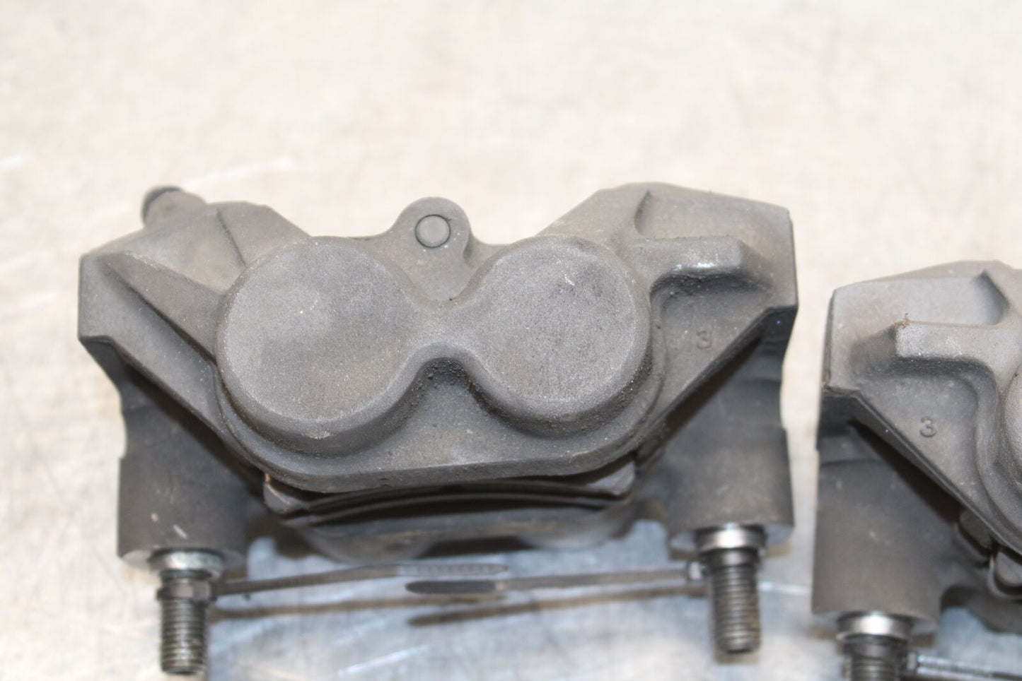 06 YAMAHA YZF R6 RIGHT LEFT FRONT BRAKE CALIPER SET PAIR CALIPERS BB716