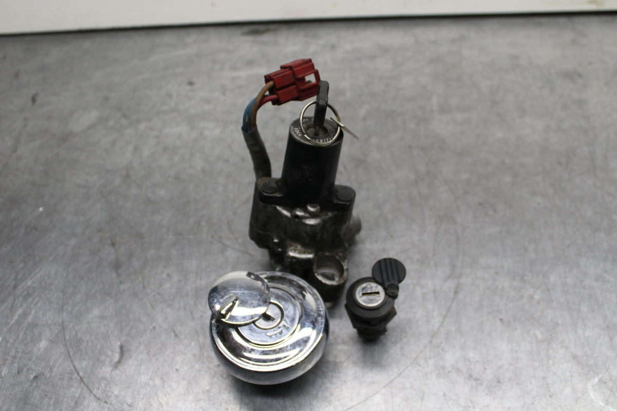 06-07 YAMAHA V STAR 1100 IGNITION LOCK KEY SET W/ GAS CAP AND SEAT LOCK BB124
