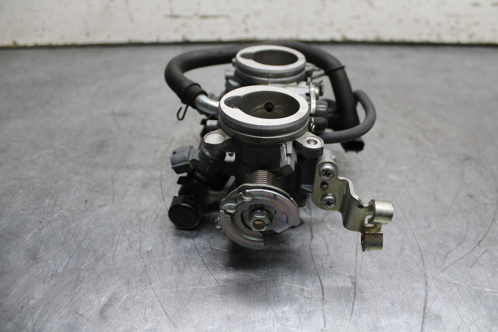 19-22 KAWASAKI Z400 MAIN FUEL INJECTORS / THROTTLE BODIES BB738