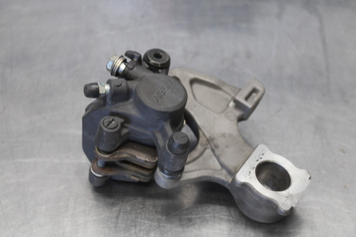 18 SUZUKI GSXR750 REAR BACK BRAKE CALIPER W MOUNT BRACKET BB891