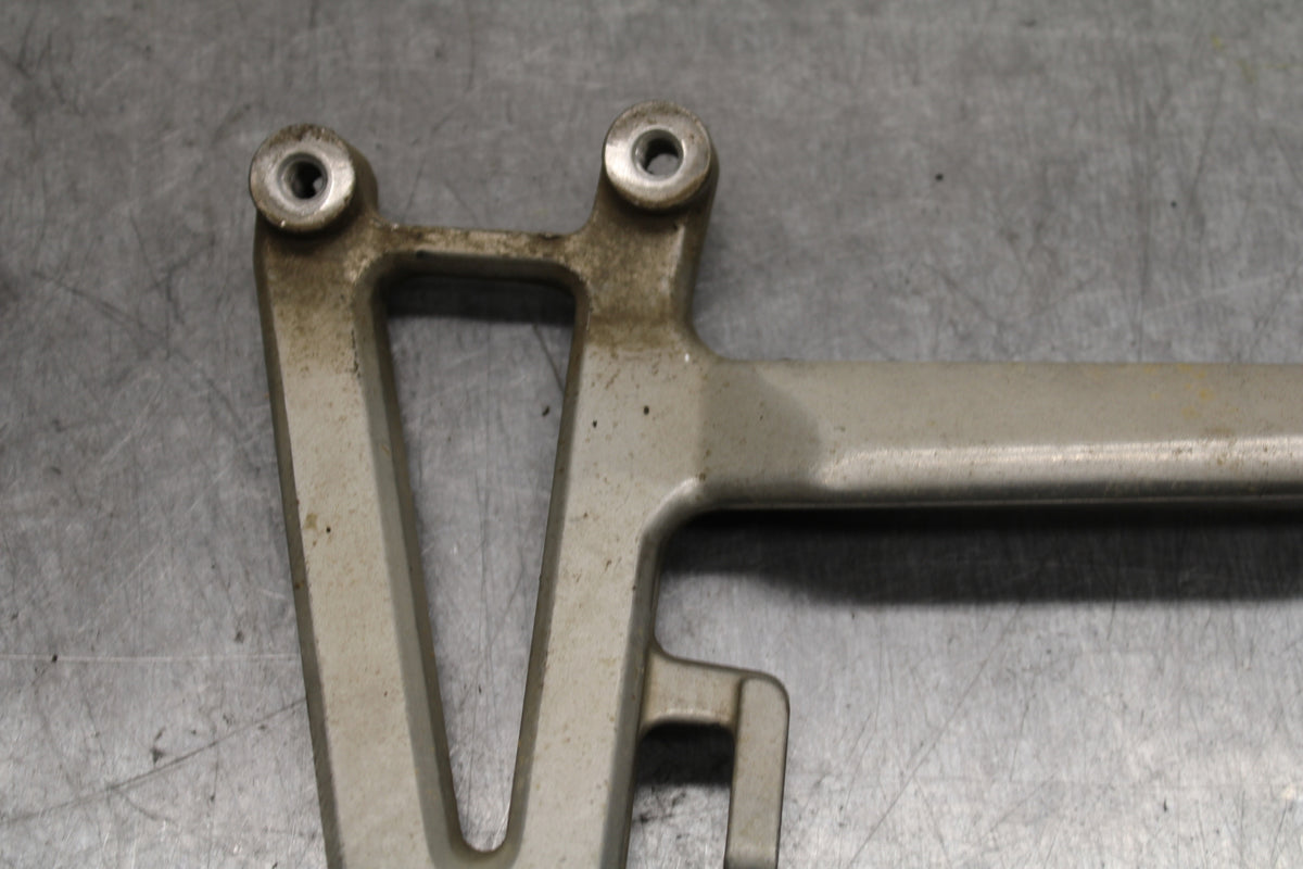 95-98 HONDA CBR600F3 REAR BACK PASSENGER PEG SET PAIR BB122