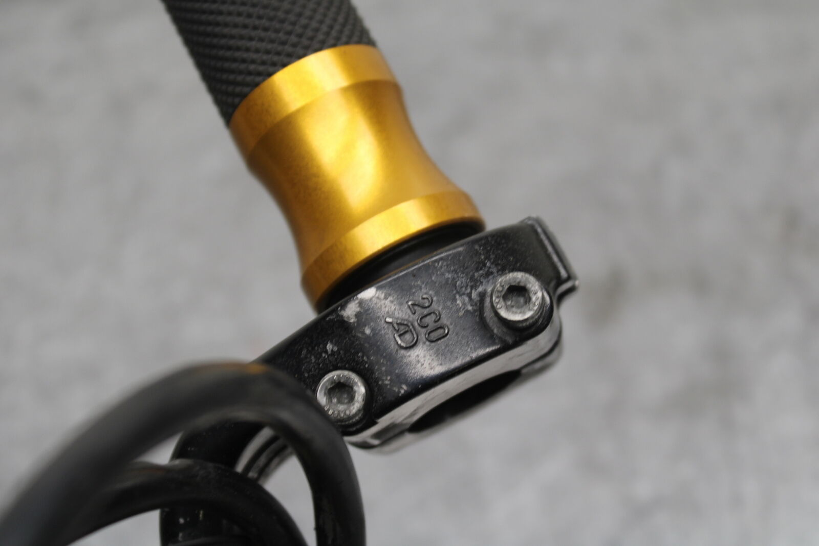 06 YAMAHA YZF R6 THROTTLE CABLE LINE HOUSING GUIDE/ RIZMOA GRIPS BB716