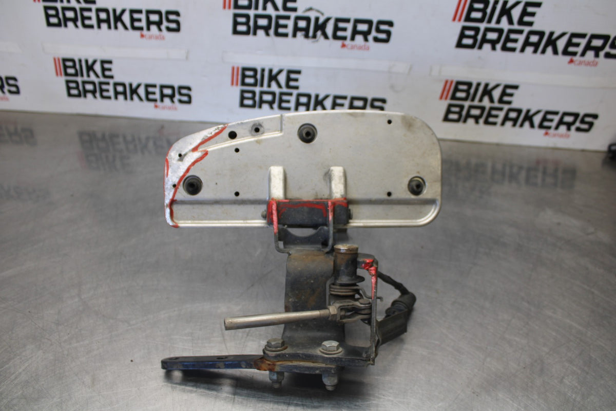 08 YAMAHA V STAR 1100 XVS1100AW CLASSIC RIGHT FRONT FOOT REST PEG STEP BB916