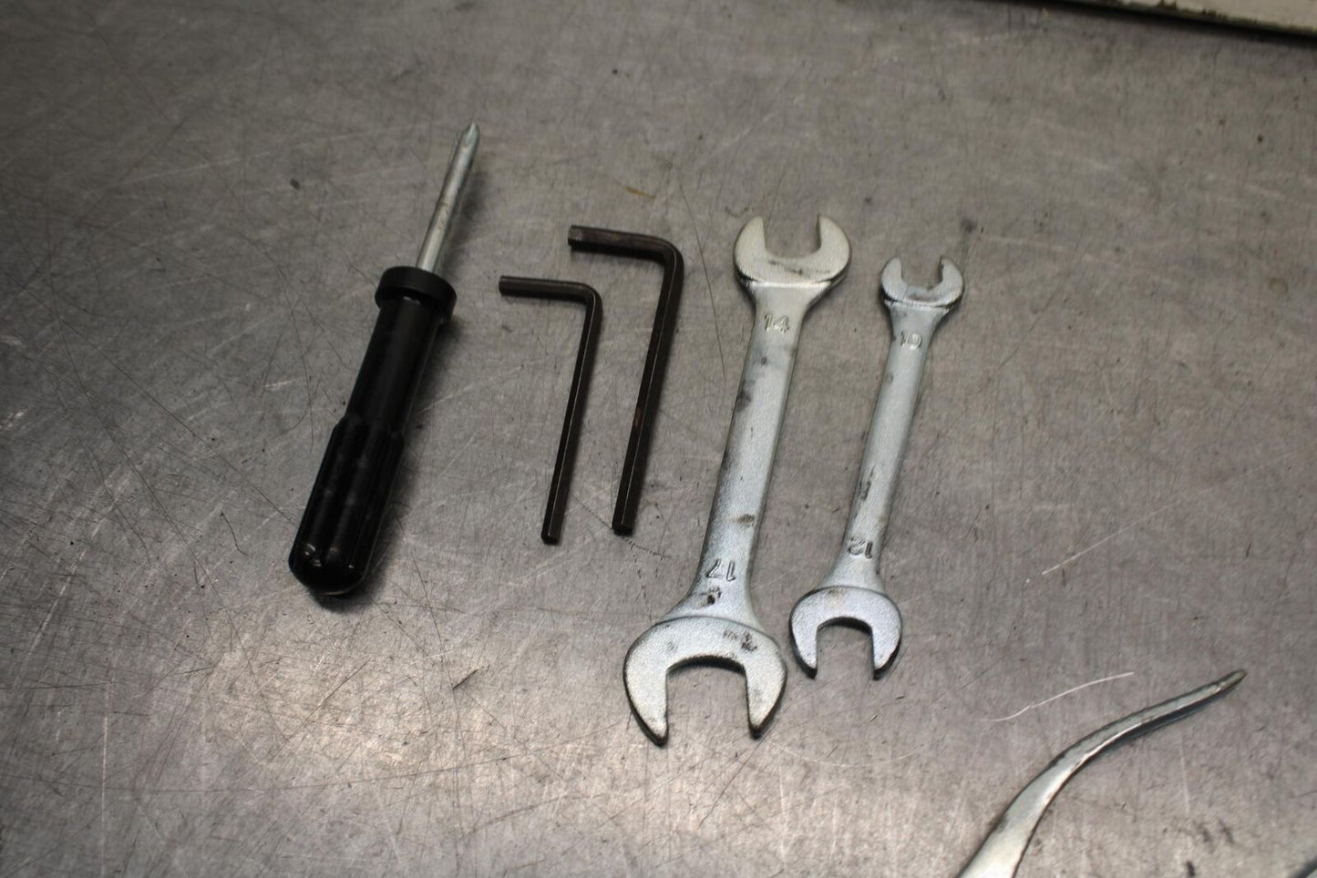 09-16 SUZUKI GSXR1000 STOCK TOOLS OEM TOOL BAG KIT SET 09800-21056 BB642