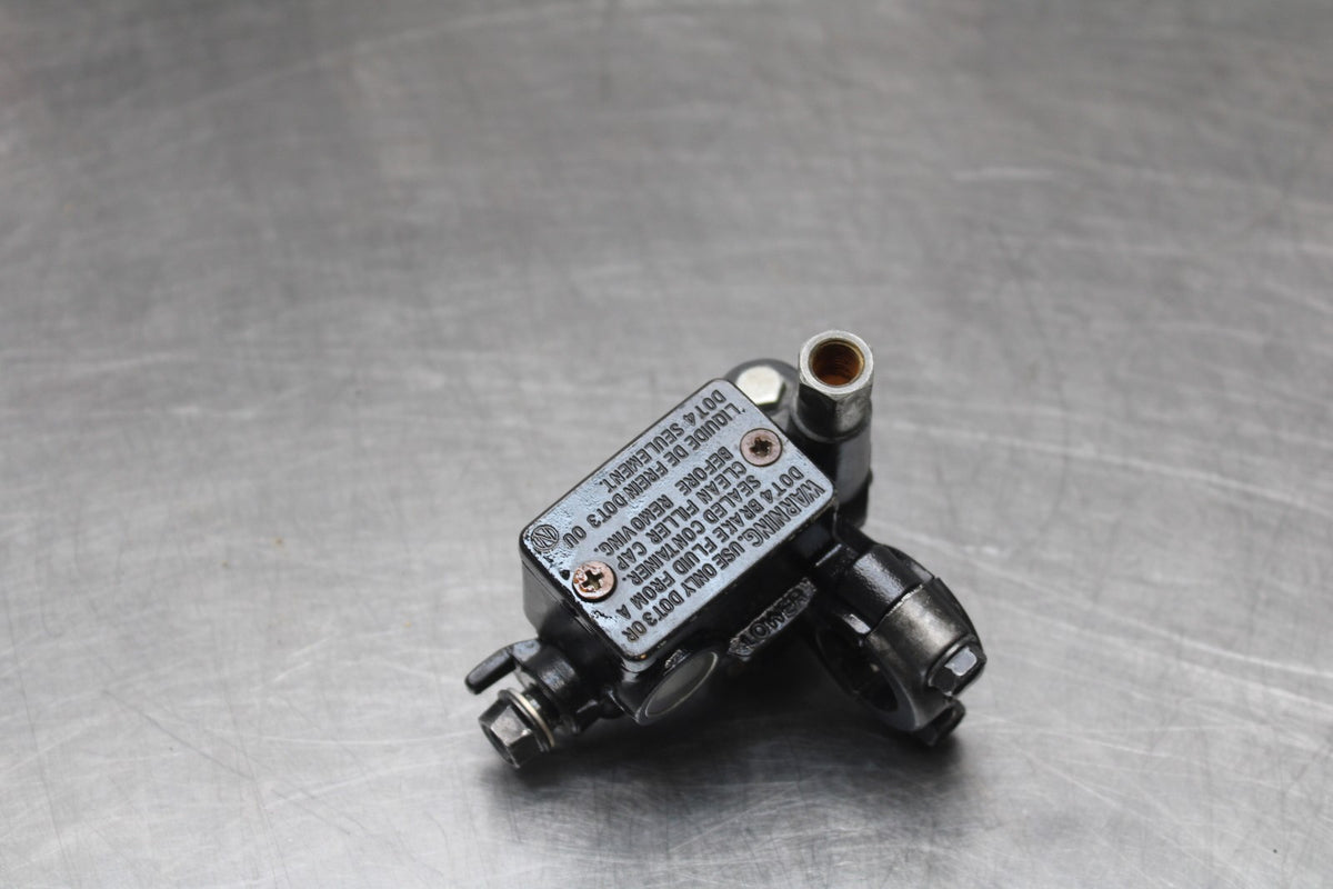 08 HONDA CBR125R FRONT BRAKE MASTER CYLINDER BB804