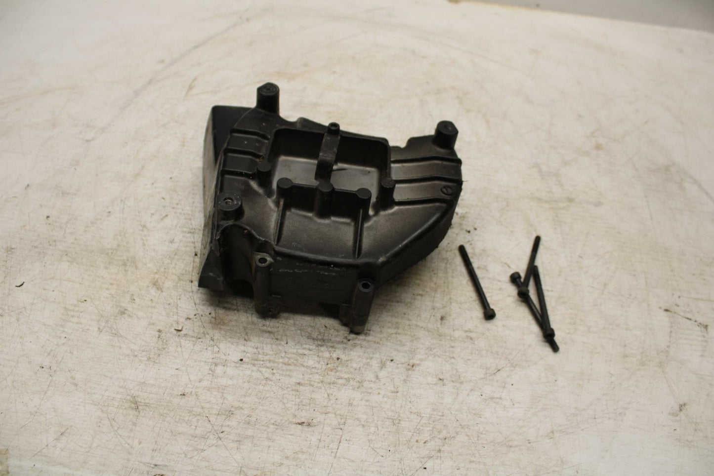 06-21 KAWASAKI VULCAN 900 ENGINE SPROCKET COVER BB363