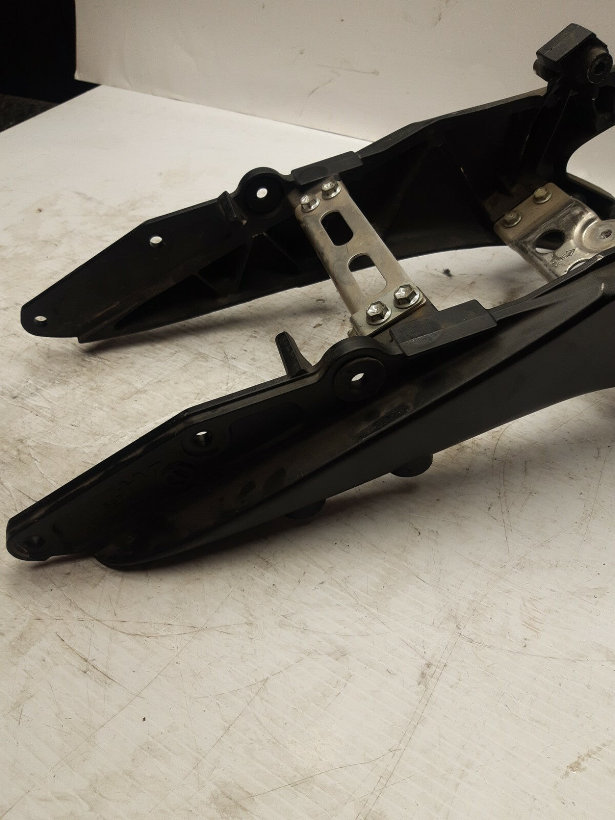 06-07 SUZUKI GSXR600 REAR SUBFRAME BACK SUB FRAME BB245