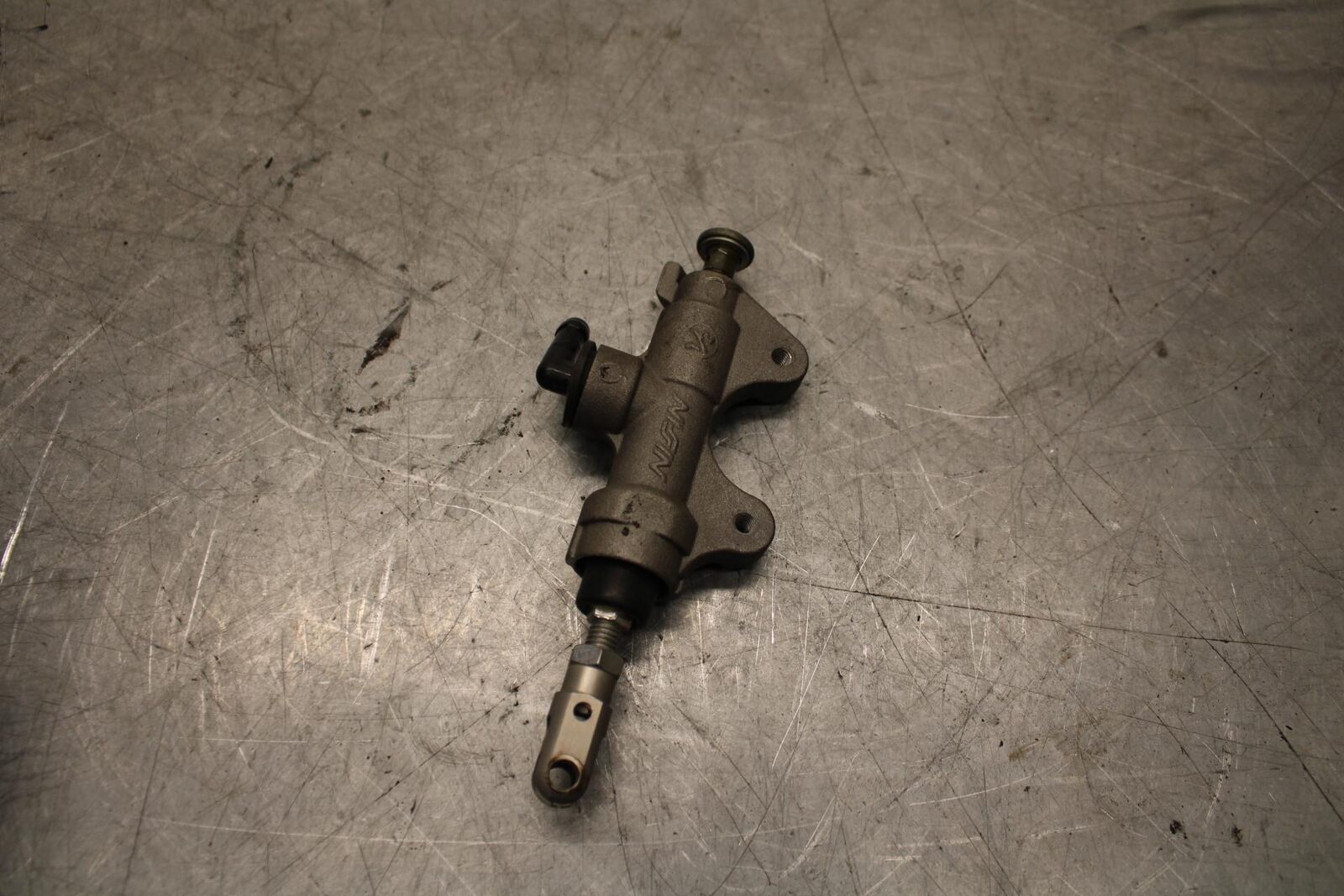 2007 Yamaha YZF R6 REAR BACK BRAKE MASTER CYLINDER 2C0-2583V-01-00 BB525