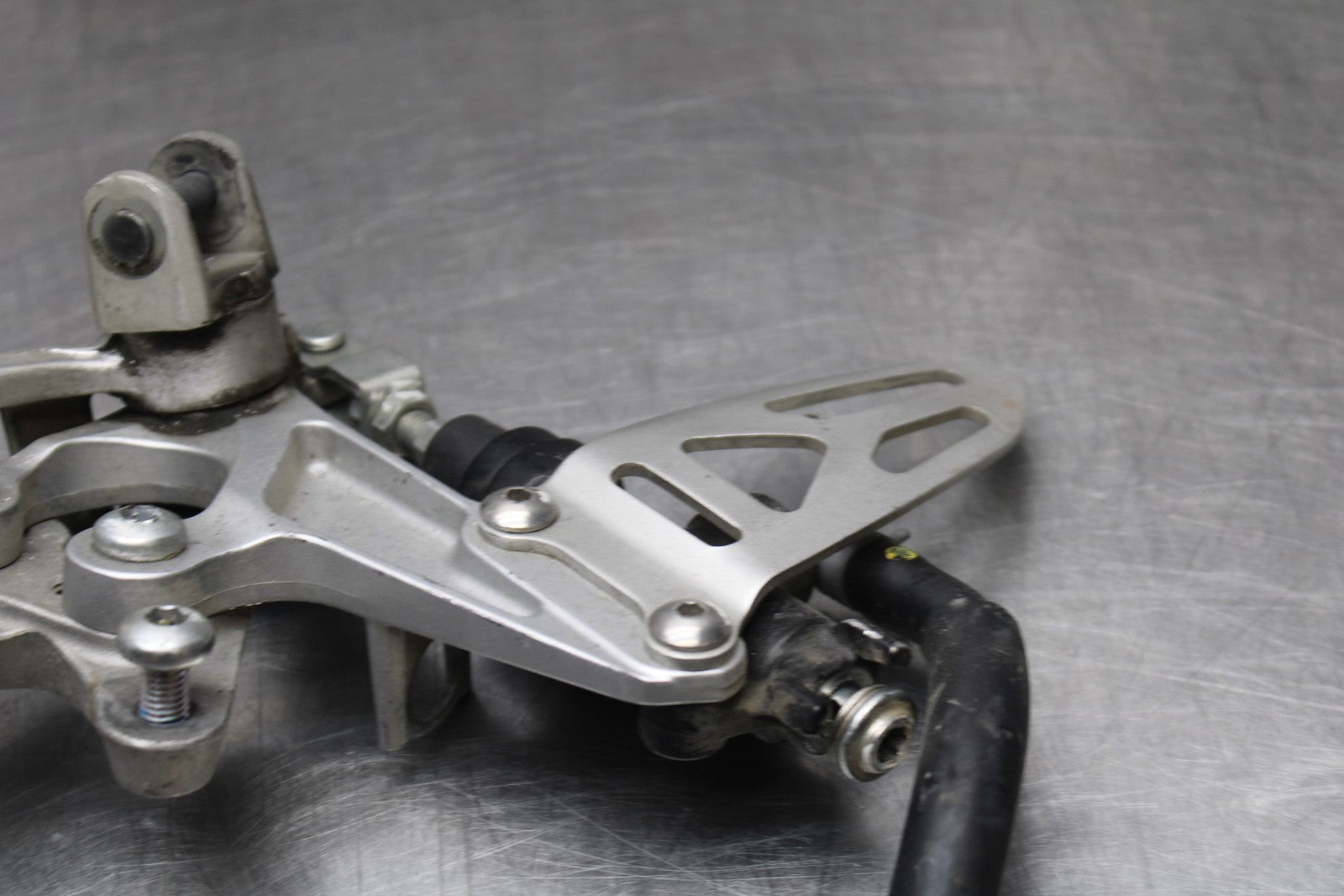 07 SUZUKI GSXR1000 RIGHT REARSET REAR SET DRIVER FOOT PEG REST STOP BB770