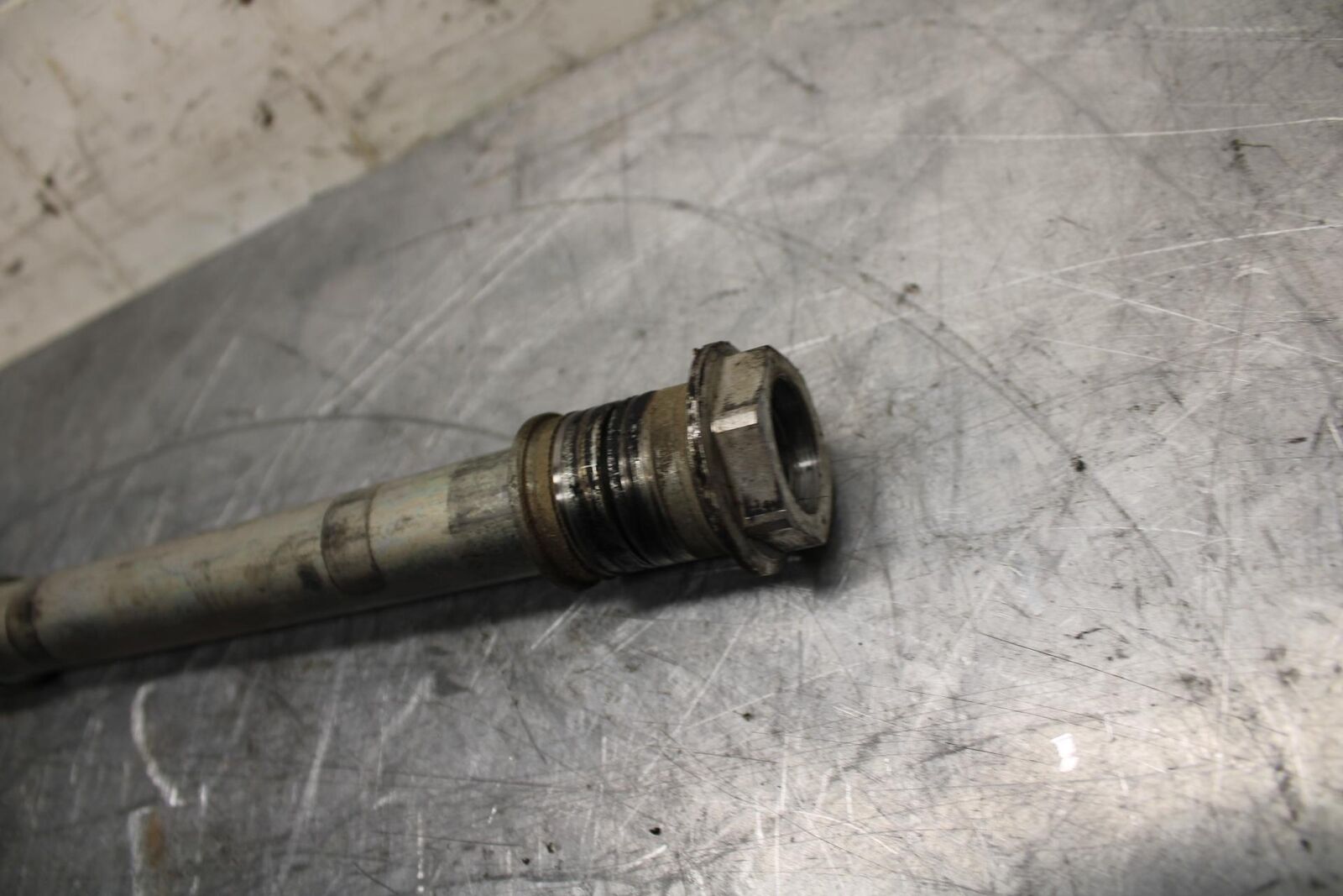 18 YAMAHA YZF R1  FRONT WHEEL RIM AXLE PIVOT BOLT BB473