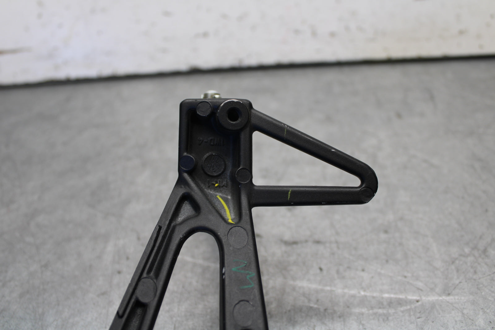 15-17 YAMAHA YZF R3 RIGHT REAR BACK PASSENGER PEG BB651