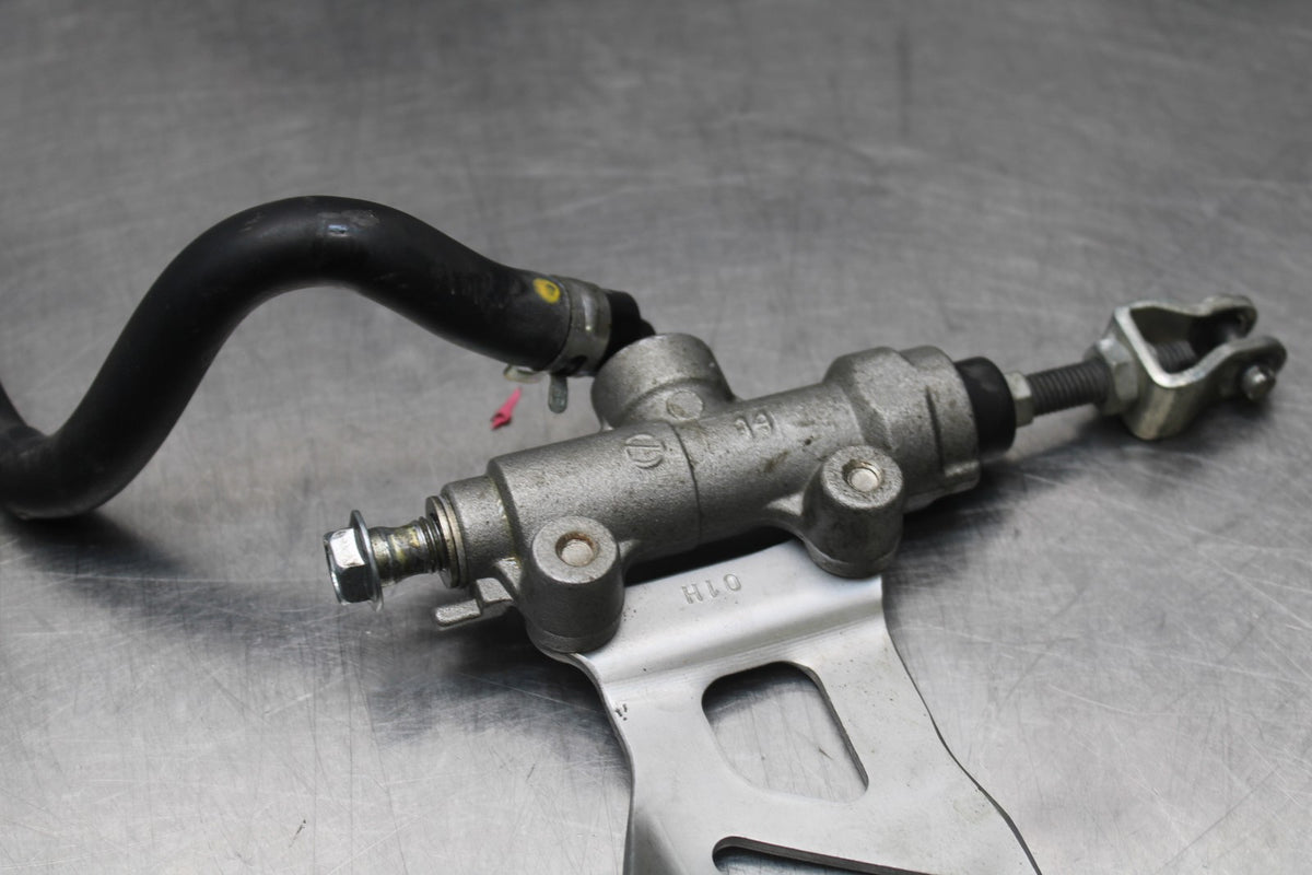 08-10 SUZUKI GSXR 600 REAR BACK BRAKE MASTER CYLINDER W RESERVOIR BB835