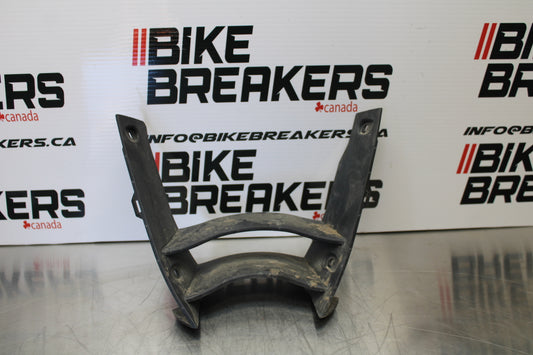 23 YAMAHA YZF R3 FRONT LOWER INNER EXHAUST V FAIRING COWL GUARD BB147