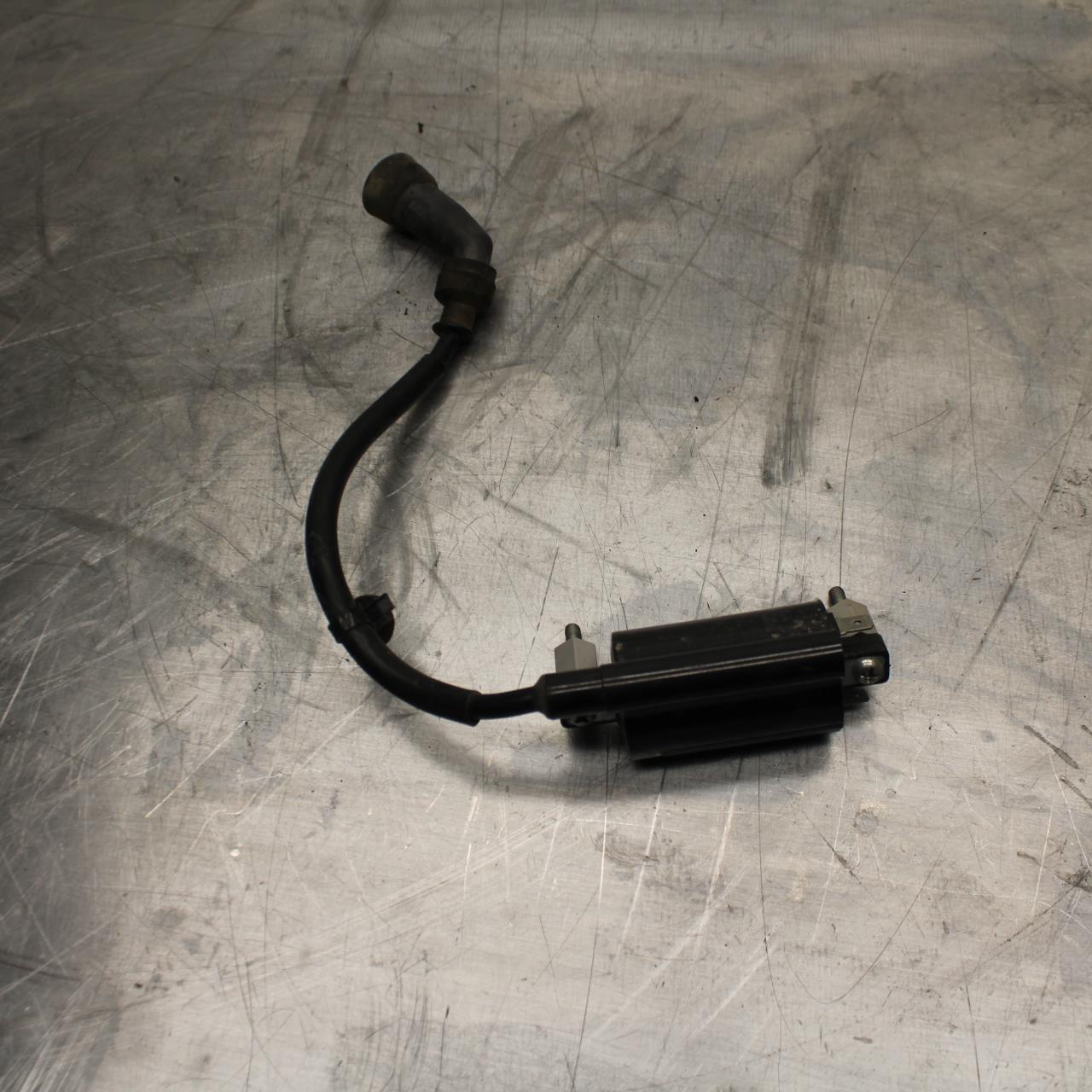 17-23 SUZUKI GSXR 250 GSX250RL8 IGNITION COIL SPARK PLUG CAP RIGHT BB490