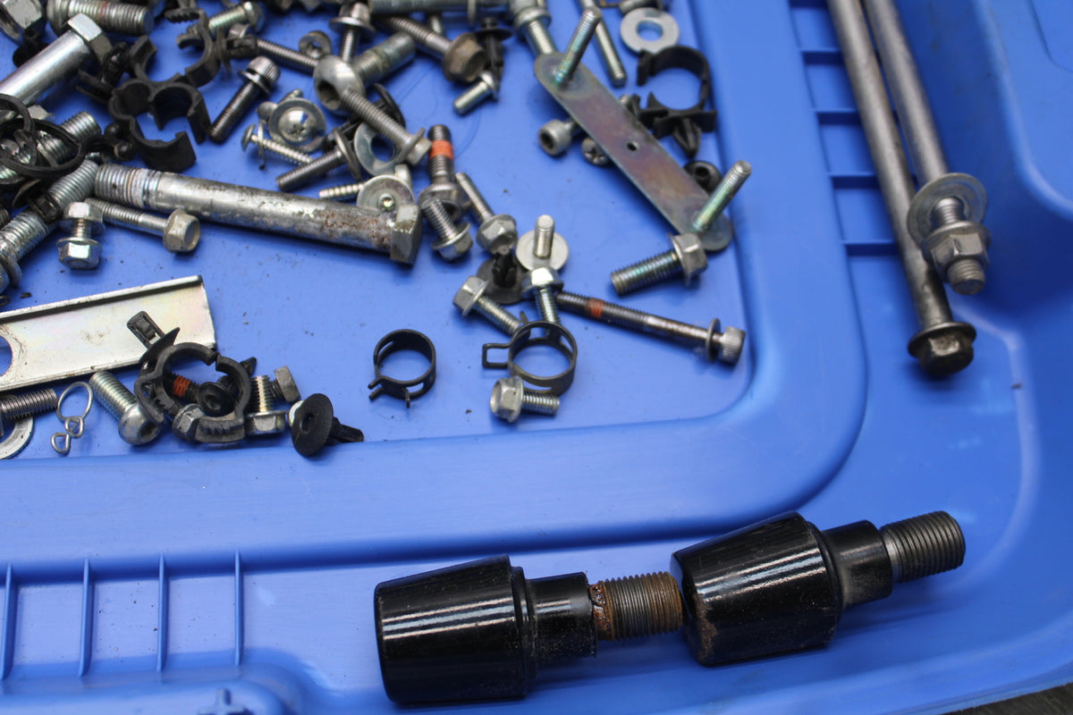 09-15 YAMAHA FZ6R ENGINE MOUNTING BOLTS HARDWARE MOTOR SCREWS BB161