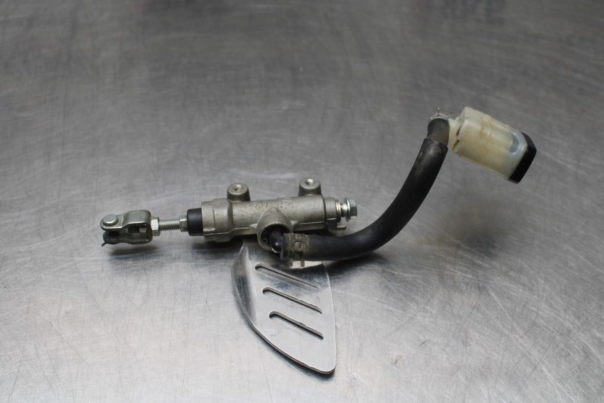 06-07 SUZUKI GSXR 600 REAR BACK BRAKE MASTER CYLINDER W RESERVOIR BB845