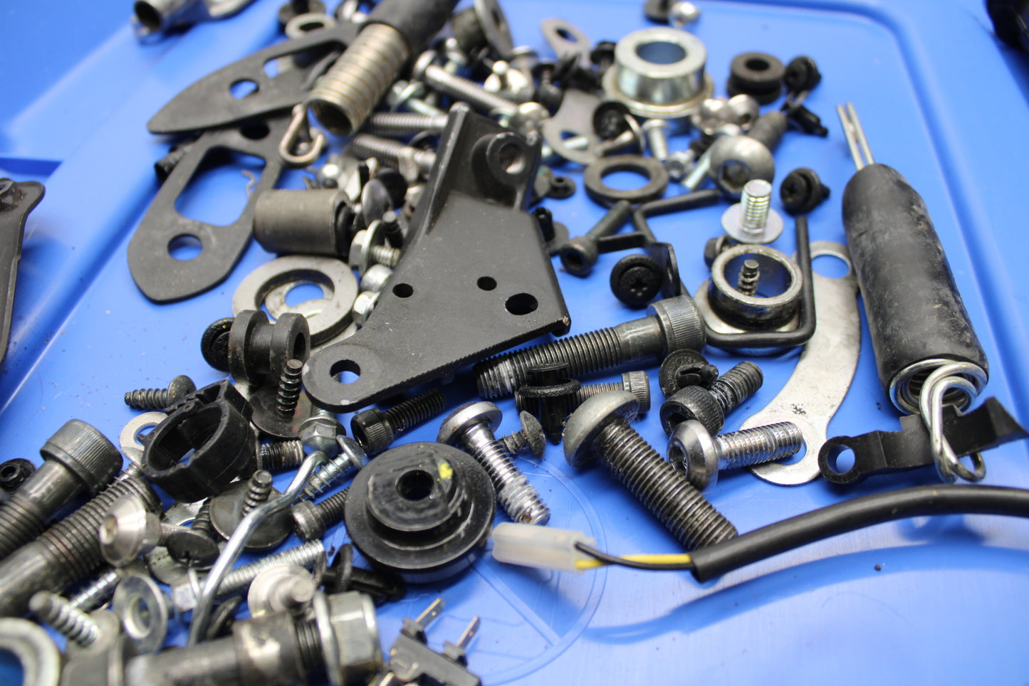 15-17 YAMAHA YZF R3 BOLTS HARDWARE MOTOR SCREWS BB651