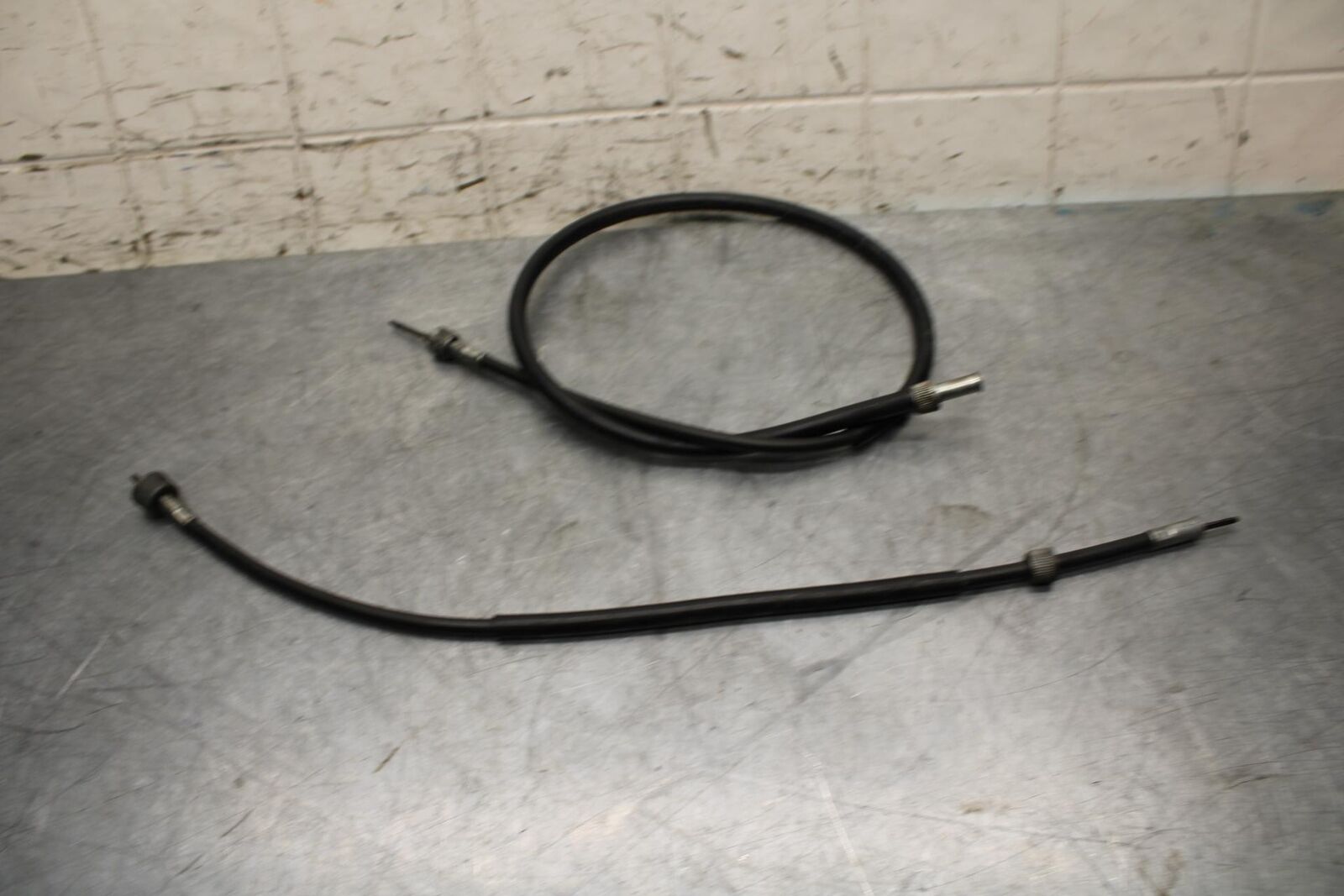 1977 Yamaha XS750 SPEEDOMETER AND TACHOMETER CABLE SPEEDO LINE   bb554