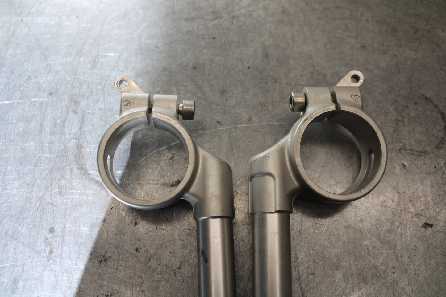 07-08 TRIUMPH DAYTONA 675 LEFT RIGHT CLIP ON ONS HANDLEBARS PAIR SET BB685