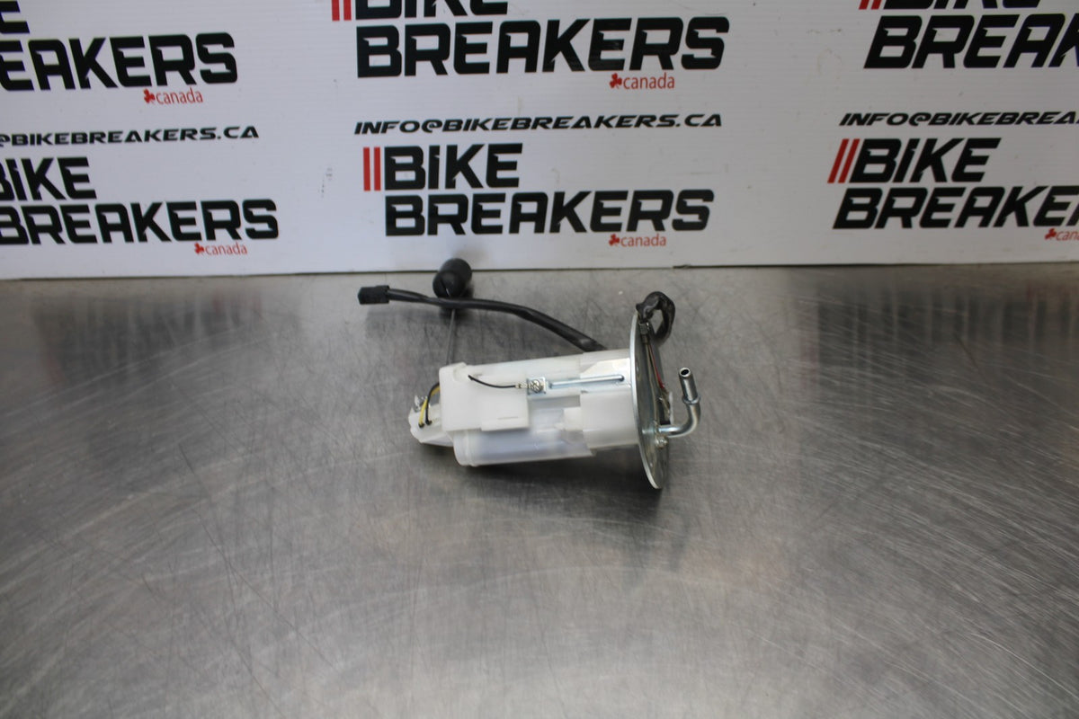 24-25 KAWASAKI NINJA ZX4R FUEL PUMP GAS PETROL SENDER UNIT BB174