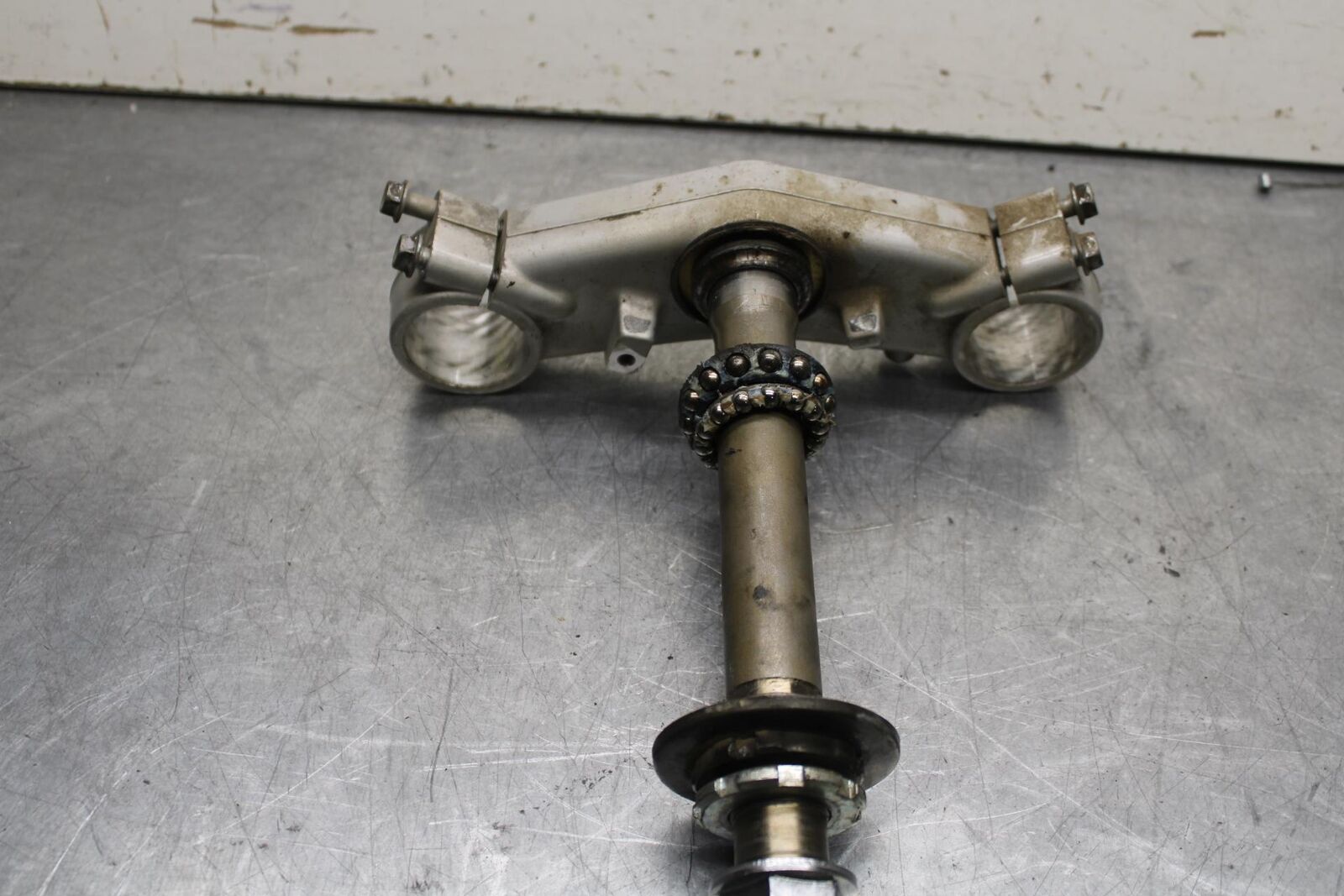 03-04 HONDA CBR600RR FRONT FORKS CLAMP LOWER TRIPLE TREE 53219-MEE-010 BB628