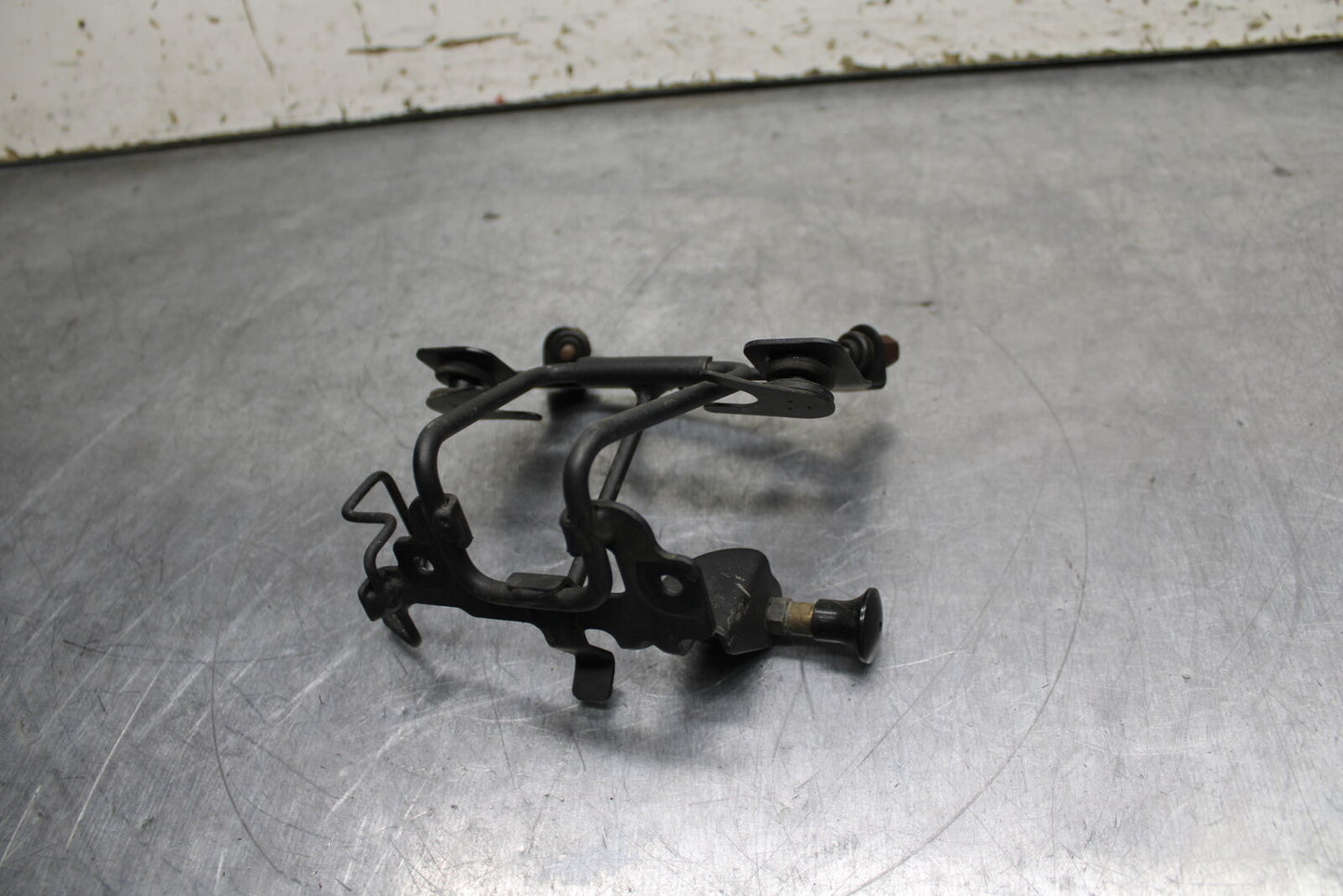 12-13 KAWASAKI Z1000 UPPER FAIRING GAUGES STAY BRACKET BB743