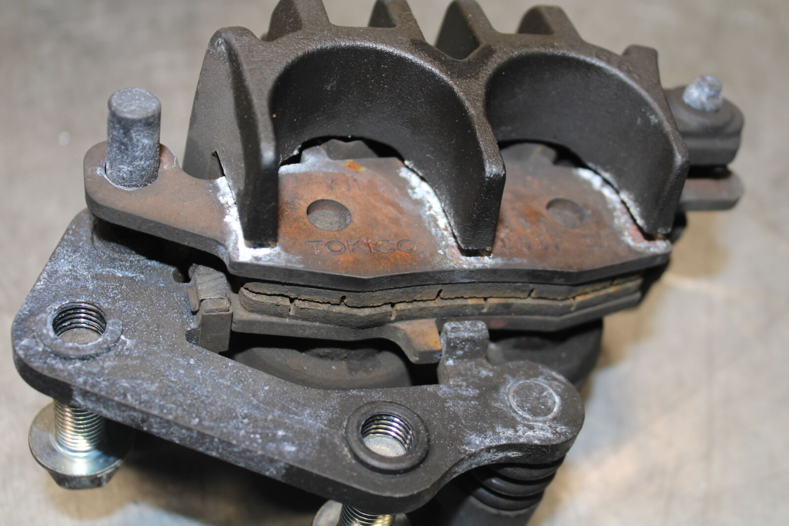 17-24 SUZUKI SV650 RIGHT LEFT FRONT BRAKE CALIPER SET PAIR CALIPERS BB706
