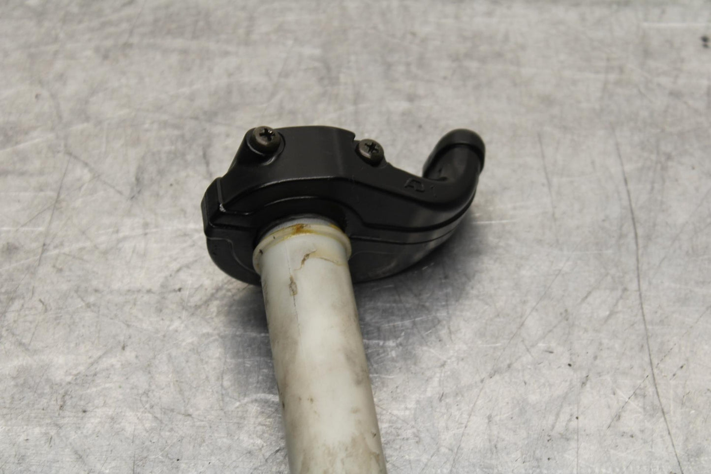2000 Kawasaki Ninja ZX9R ZX900F RIGHT THROTTLE GRIP BB70