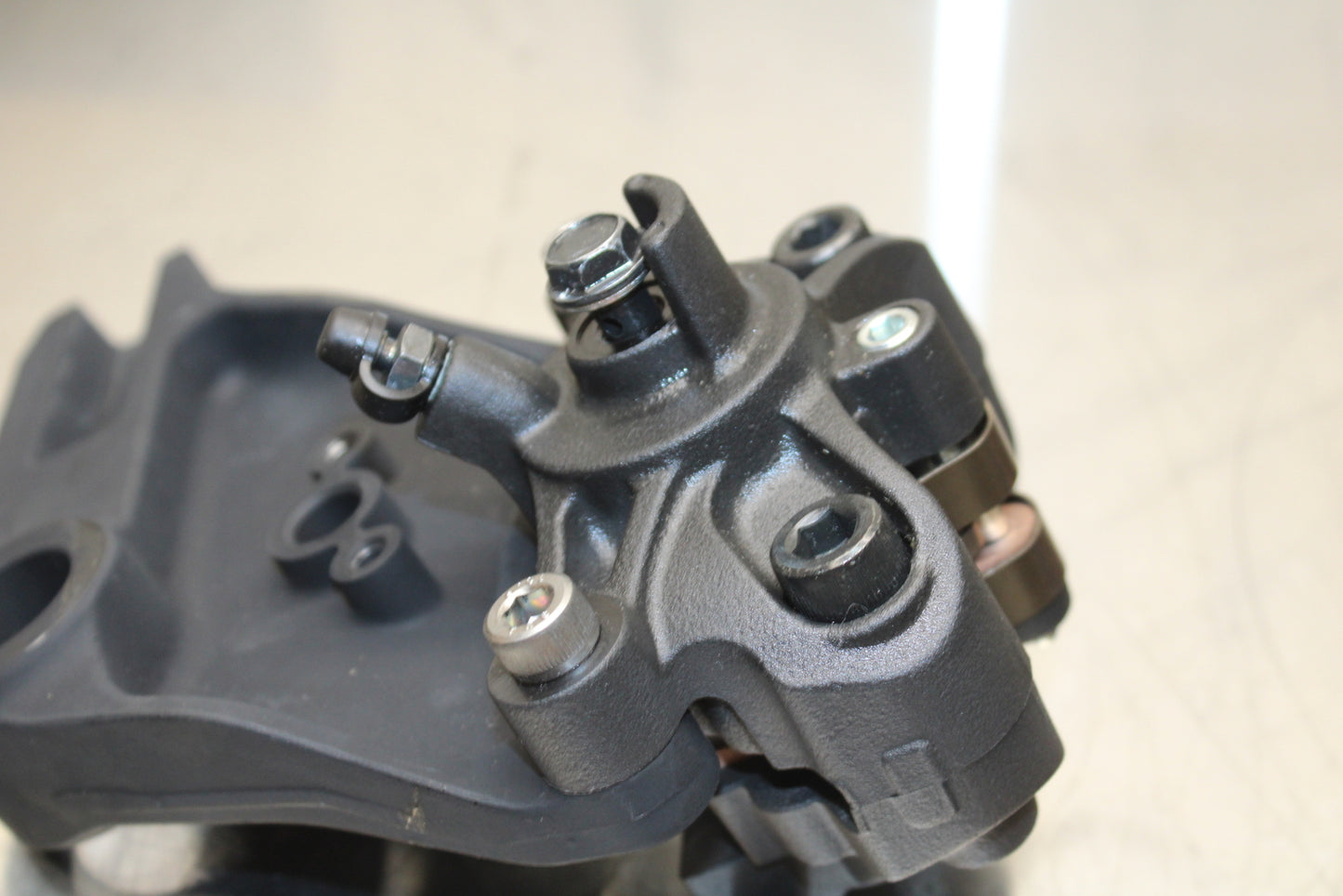 23-24 KAWASAKI NINJA ZX14R REAR BACK BRAKE CALIPER W MOUNT BRACKET BB141