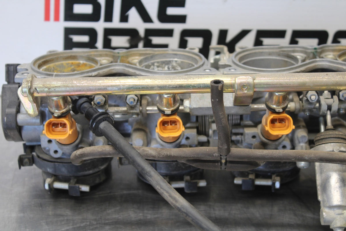 05-06 HONDA CBR600RR MAIN FUEL INJECTORS / THROTTLE BODIES BB893