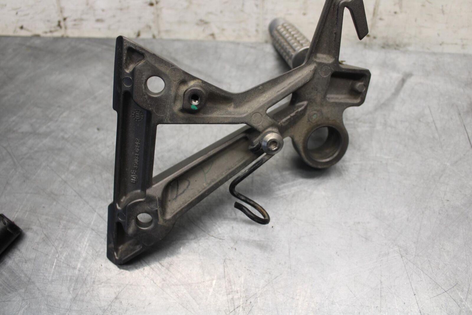 2015 Kawasaki Ninja 300  ABS RIGHT REAR BACK PASSENGER PEG 35063-1000 BB518