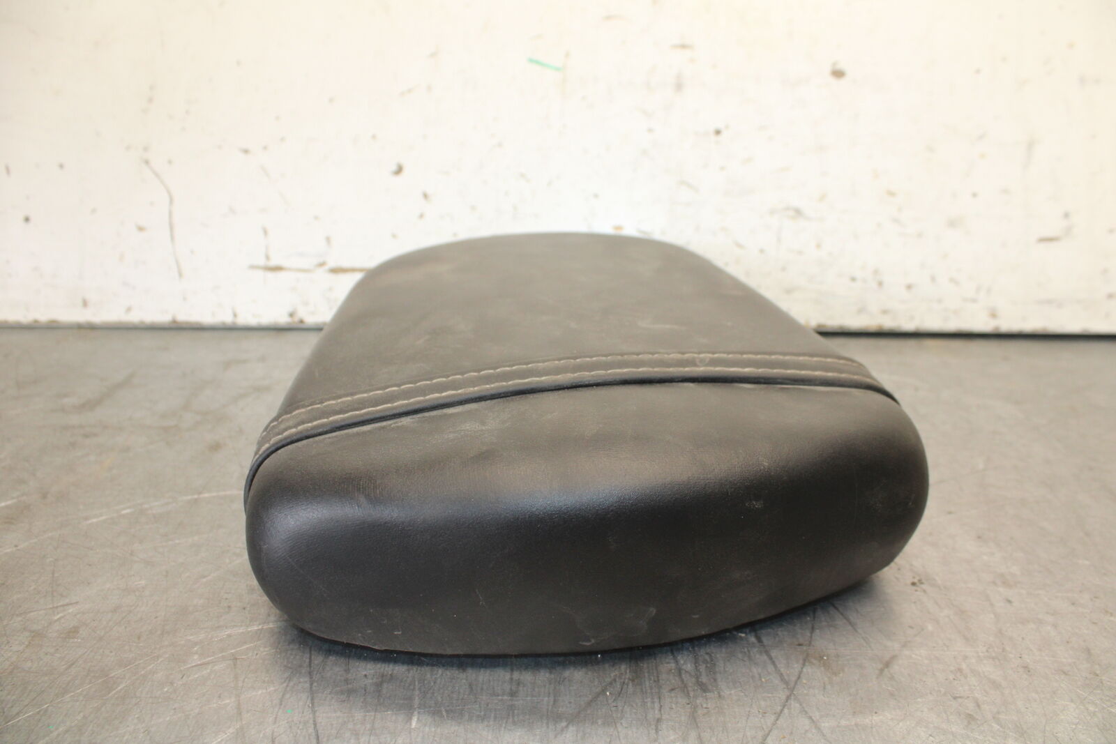 06-07 SUZUKI GSXR 600 REAR BACK PASSENGER TANDEM SEAT PAD SADDLE PILLION BB694