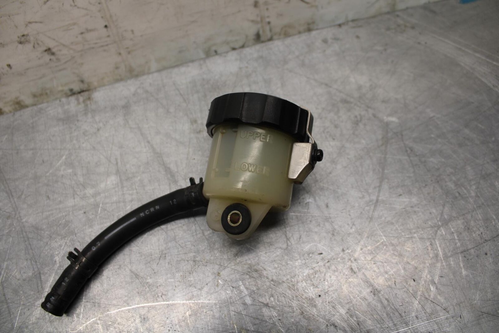 07-08 YAMAHA YZF R1 FRONT BRAKE MASTER FLUID RESERVOIR TANK BOTTLE BB483
