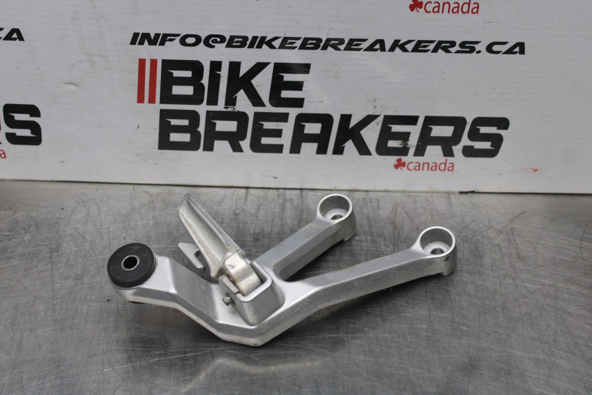 06 SUZUKI SV650S RIGHT REAR BACK PASSENGER PEG BB783
