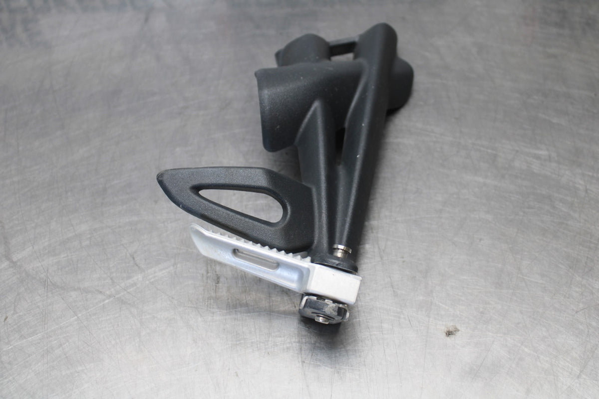 12 TRIUMPH STREET TRIPLE R RIGHT REAR BACK PASSENGER PEG BB914